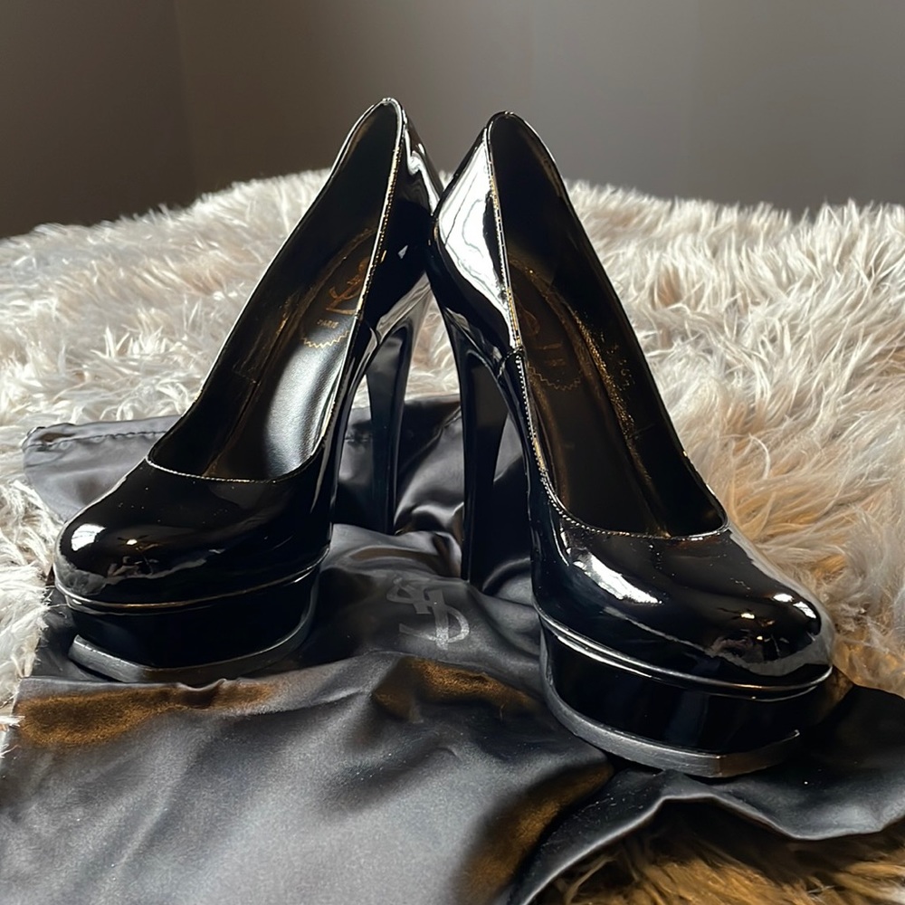 Yves Saint Laurent Tribute patent leather pumps
